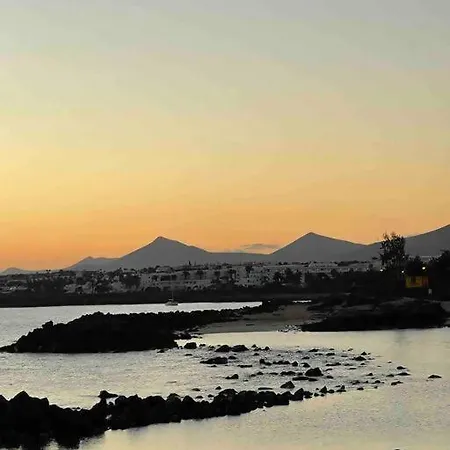Precioso Rincon Entre El Mar Y Volcanes