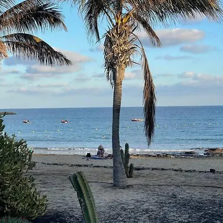 Precioso Rincon Entre El Mar Y Volcanes