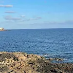 Precioso Rincon Entre El Mar Y Volcanes Costa Teguise