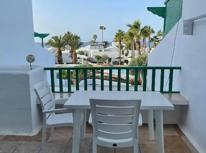 Precioso Rincon Entre El Mar Y Volcanes *