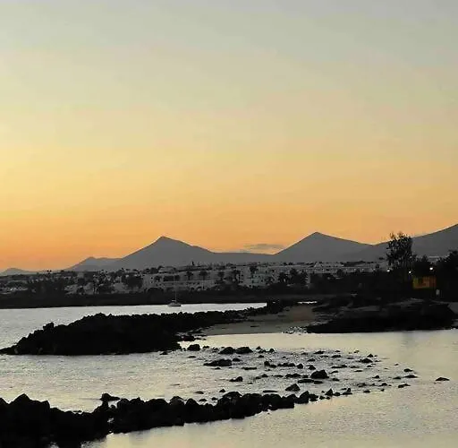Precioso Rincon Entre El Mar Y Volcanes