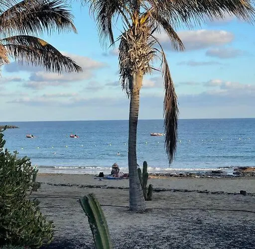 Precioso Rincon Entre El Mar Y Volcanes