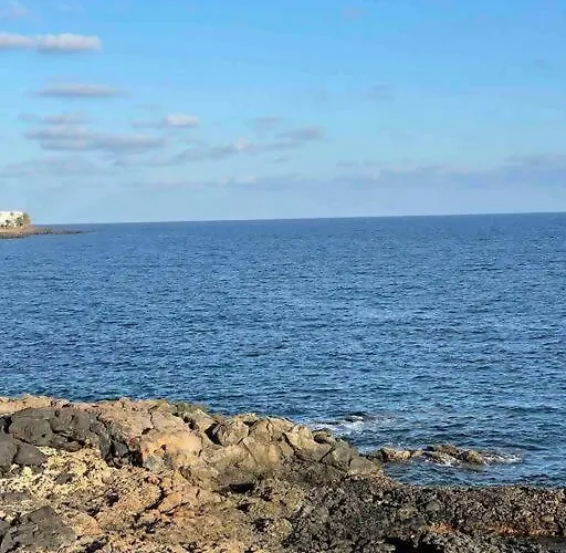 Precioso Rincon Entre El Mar Y Volcanes Costa Teguise
