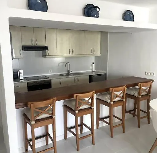 Precioso Rincon Entre El Mar Y Volcanes