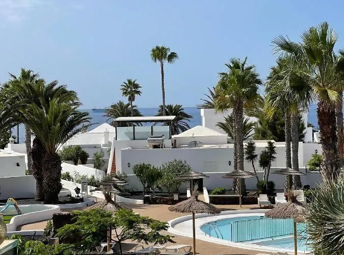 Precioso Rincon Entre El Mar Y Volcanes