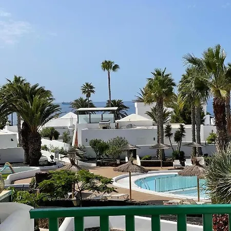 Precioso Rincon Entre El Mar Y Volcanes